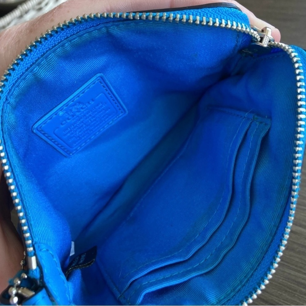 Coach Color block Wristlet -EUC - Picture 4 of 6